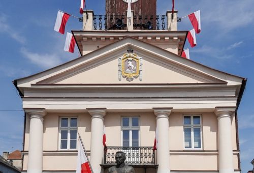 Msza św. i składanie kwiatów pod pomnikiem Marszałka Józefa Piłsudskiego