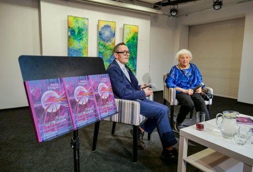 Zdjęcia do artykułu - Wernisaż i spotkanie z pisarką