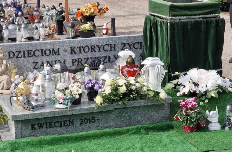 Link do artykułu - „Dzieciom – których życie zgasło zanim przyszły na świat”