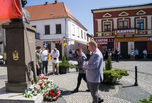 Msza św. i złożenie kwiatów pod pomnikiem Józefa Piłsudskiego