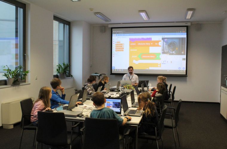 Link do artykułu - 20 000 uczniów postawiło pierwsze kroki w programowaniu w ramach akcji „Koduj z Gigantami”