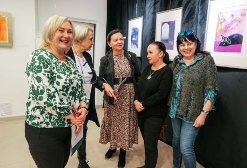 Zdjęcia do artykułu - Wernisaż i spotkanie z pisarką