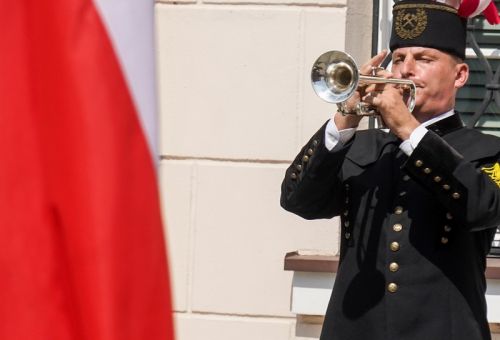 Msza św. i składanie kwiatów pod pomnikiem Marszałka Józefa Piłsudskiego