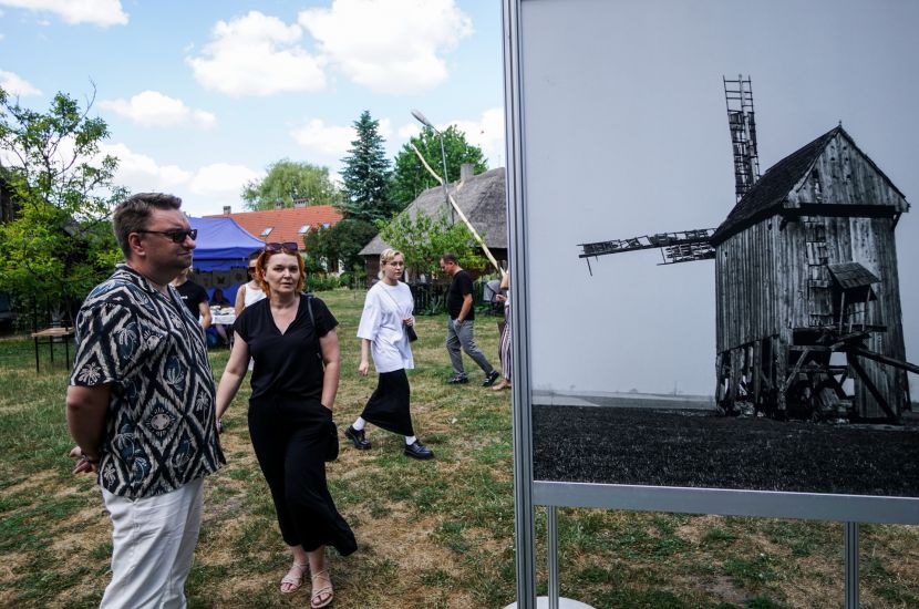 Link do artykułu - Ryszarda Fórmanka wiatraki w skansenie