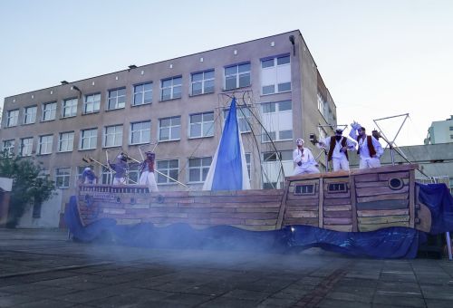 KOSMICZNA PODRÓŻ GULIWERA