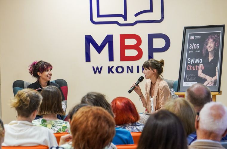 Na zdjęciu widzimy spotkanie z Sylwia Chutnik