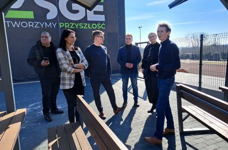 Delegacja z Powiatu Chodzieskiego w Zespole Szkół Górniczo-Energetycznych im. S. Staszica w Koninie – wymiana doświadczeń  i praktyczne inspiracje