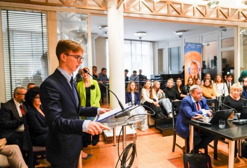 Wręczenie tytułu podczas sesji Rady Miasta Konina