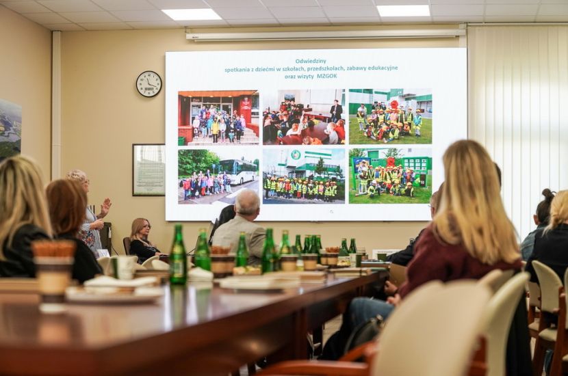 MZGOK: wystartował nowy rok ekologiczny. Na zdjęciu widać uczestników podczas prelekcji.