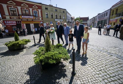 Msza św. i złożenie kwiatów pod pomnikiem Józefa Piłsudskiego