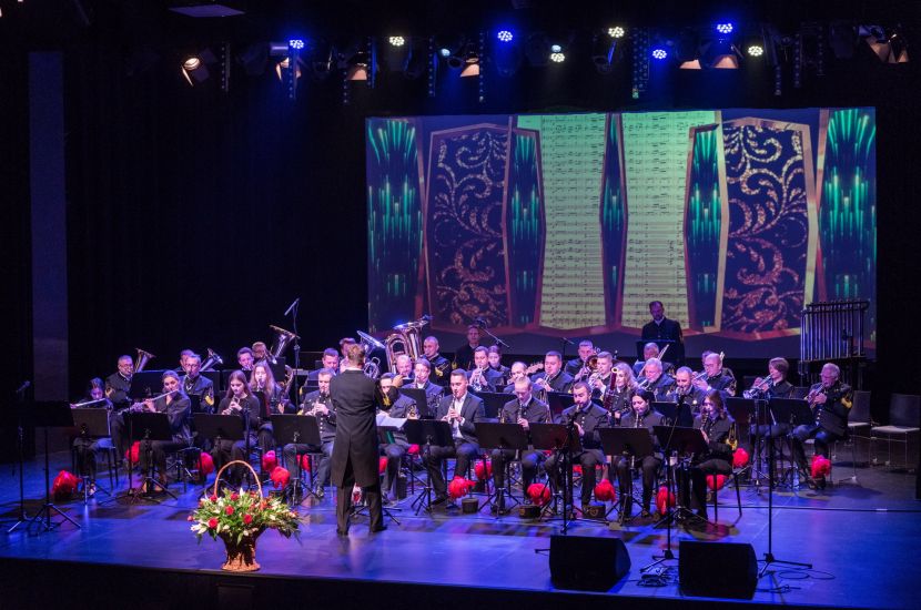 Link do artykułu - Orkiestra grała dyrygent fruwał