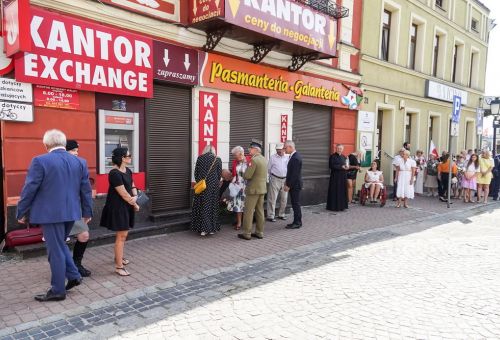 Msza św. i składanie kwiatów pod pomnikiem Marszałka Józefa Piłsudskiego