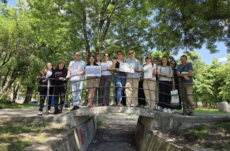 Na zdjęciu widać grupę uczestników spotkania spotkanie konsorcjum w ramach projektu pn. „Wspólne wykorzystanie wiedzy na rzecz zrównoważonych rozwiązań opartych na naturze”
