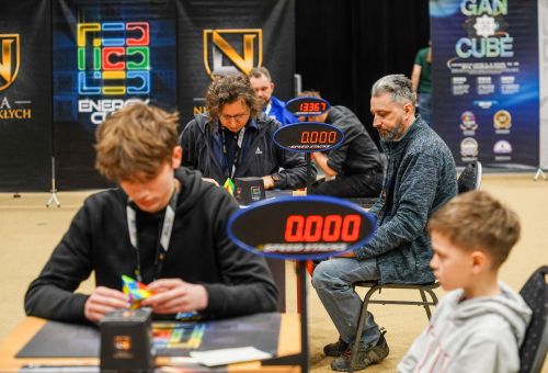 Galeria zdjęć do artykułu - zawody w układaniu kostki Rubika - Energy Cube Konin 2025
