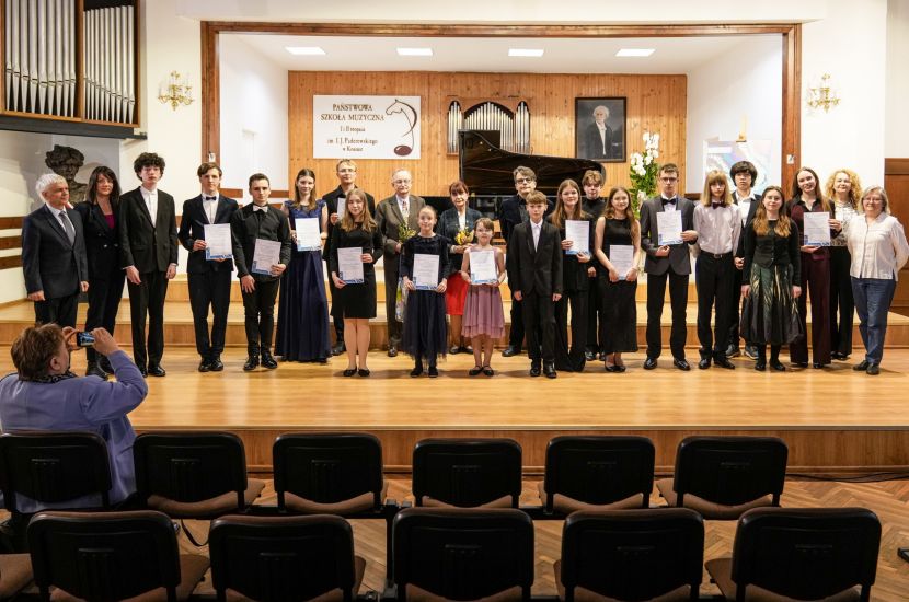 Zdjęcia przedstawiają nagrodzonych podczas XXIII Ogólnopolskiego Konkursu Pianistycznego dla uczniów szkół muzycznych