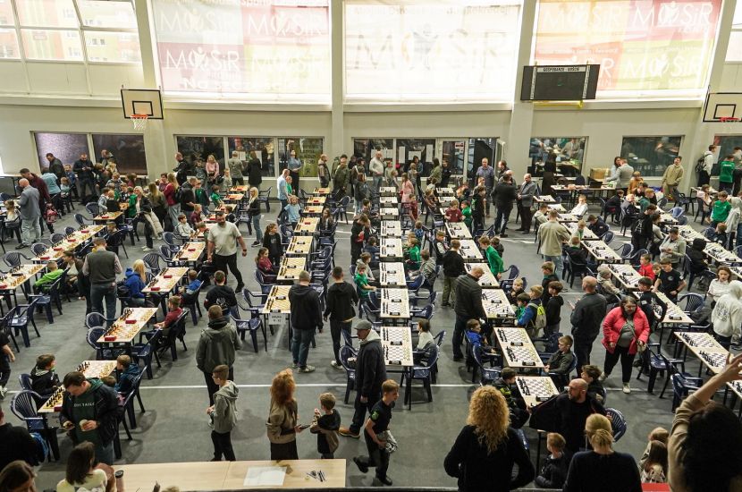 Zdjęcie przedstawia Półfinały Mistrzostw Wielkopolski Juniorów i Młodzików w szachach