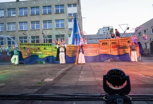 KOSMICZNA PODRÓŻ GULIWERA