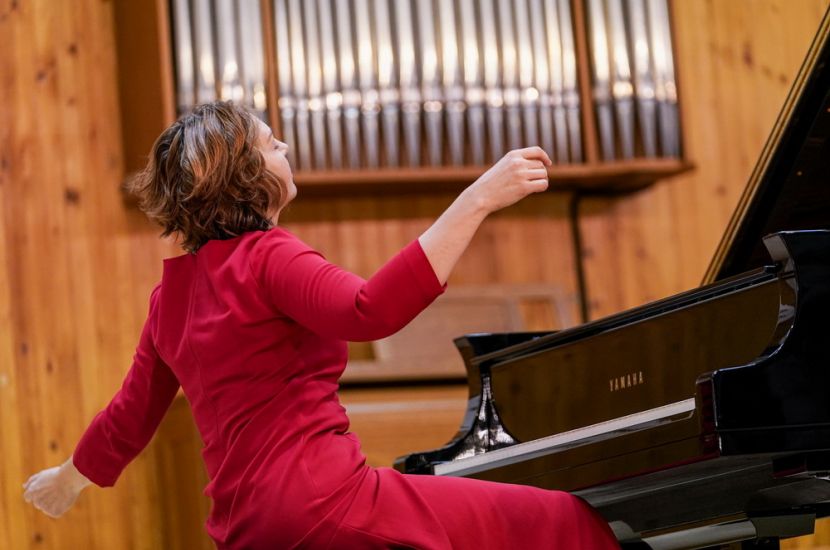 Chopinowskie „oczko”. Na zdjęciu widać grającą koncert prof. dr hab. Magdalenę Lisak