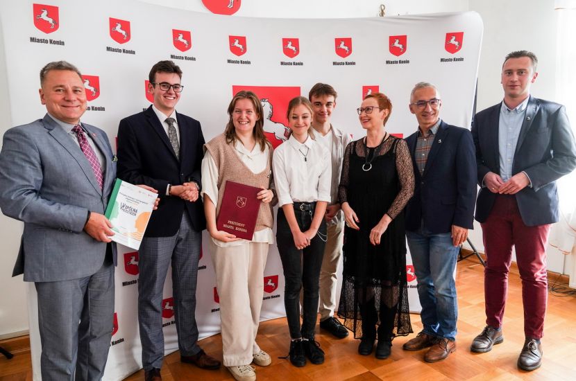 Link do artykułu - Młodzi Ambasadorzy Klimatu kończą projekt innowacyjną polityką dialogu i partycypacji obywatelskiej dla Konina