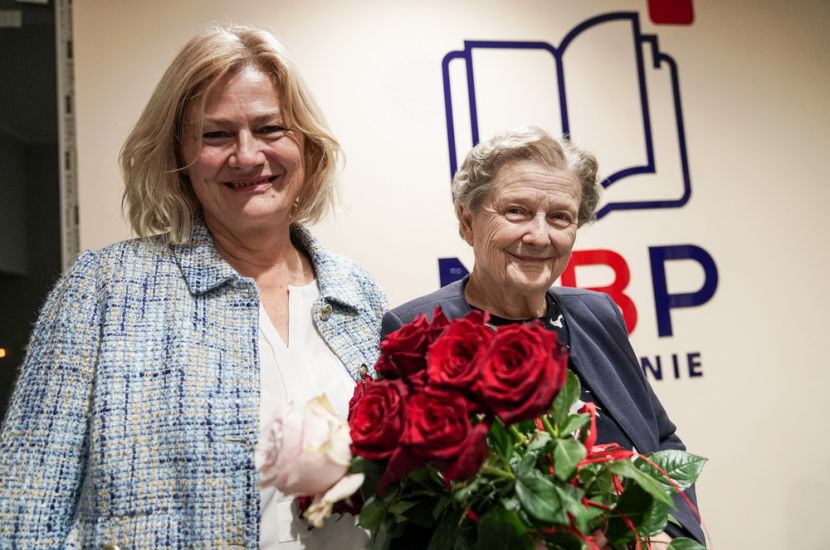 Jadwigi Werhun „Spacer po śladach”. Na zdjęciu od lewej córka autorki Małgorzata Werhun-Popiołek oraz autorka Jadwiga Werhun.