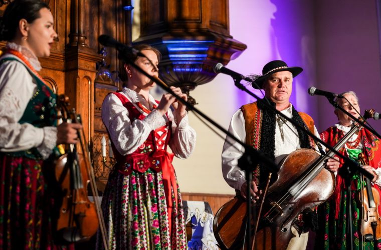 Link do artykułu - Muzyczne Przestrzenie stały folklorem