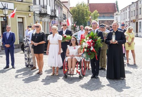 Msza św. i składanie kwiatów pod pomnikiem Marszałka Józefa Piłsudskiego