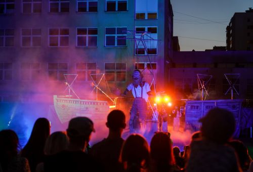 KOSMICZNA PODRÓŻ GULIWERA