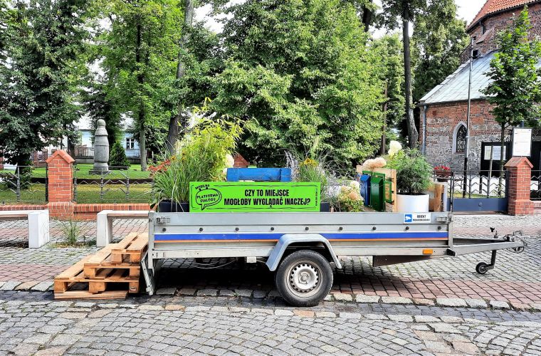 Link do artykułu - Przy Kościele św. Bartłomieja stanęła Mobilna Platforma Dialogu