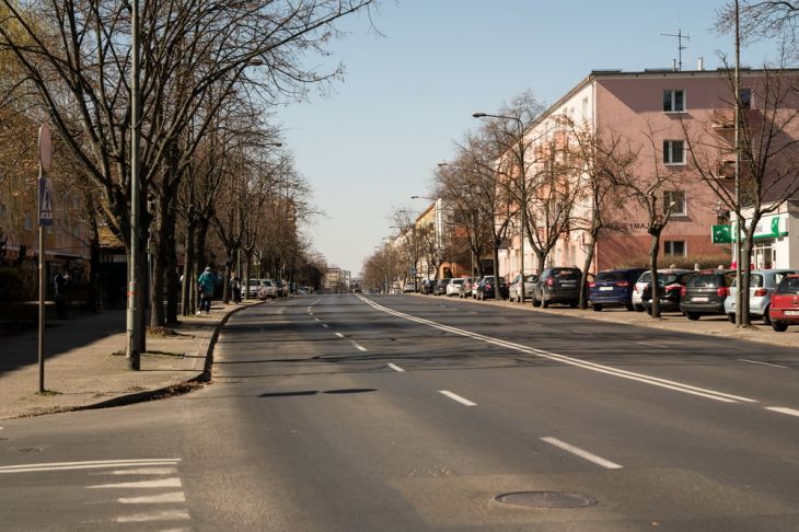Wyjście z domu tylko w uzasadnionych przypadkach. Rząd wprowadza ograniczenia w przemieszczaniu się