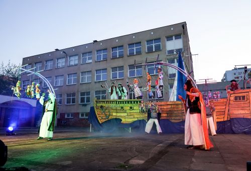 KOSMICZNA PODRÓŻ GULIWERA