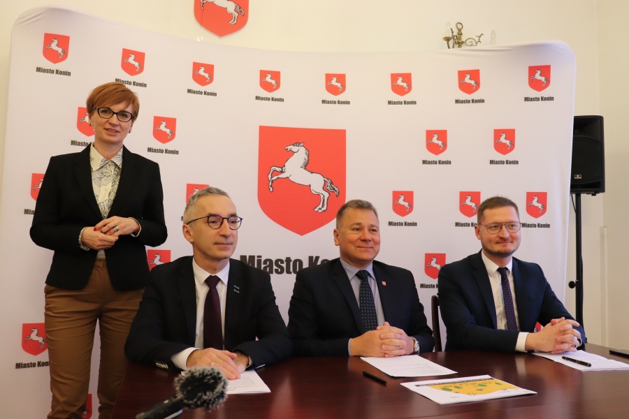 Link do artykułu - Konferencja przedsesyjna: wsparcie dla seniorów, pomoc rodzinom osób chorych, opłaty za żłobek