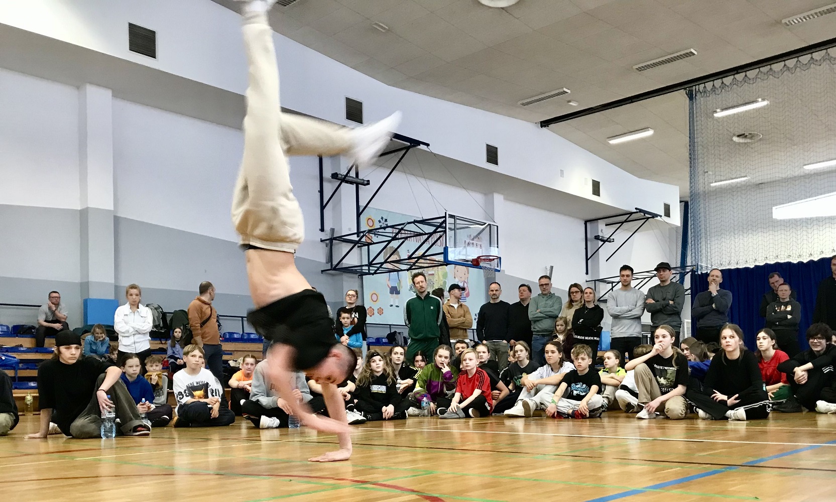 Link do artykułu -  Bboy Sztos z Konina walczy o przyjęcie do Młodzieżowej Kadry Narodowej Breakingu