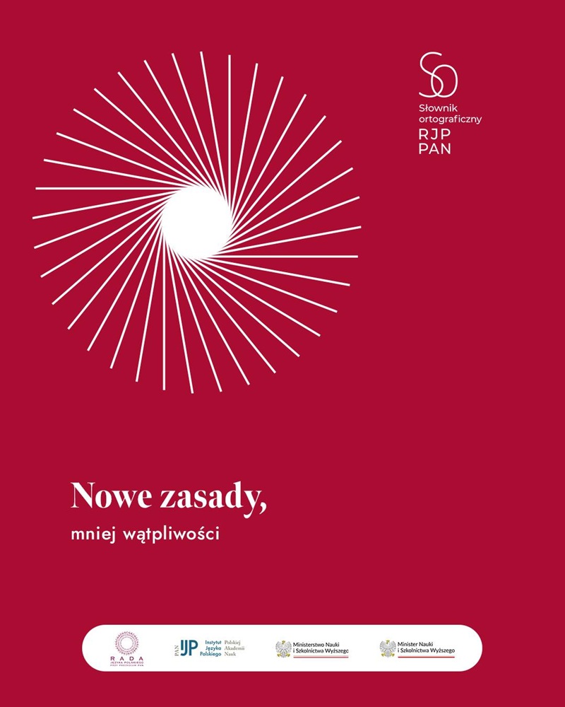 Nowe zasady pisowni od 1 stycznia 2026 roku. Ilustracją jest plakat - na bordowym tle  widać białymi literami napisany tytuł "Nowe sasady, mniej wątpliwości", logotypy partnerów kampanii.