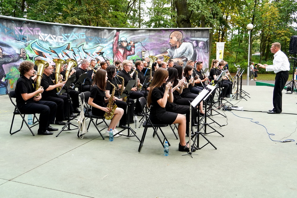 Koncert Orkiestry Dętej PAK KWB Konin w Parku Chopina