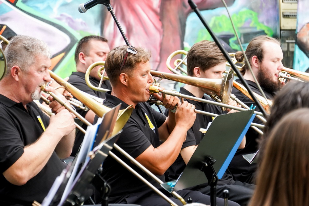 Koncert Orkiestry Dętej PAK KWB Konin w Parku Chopina