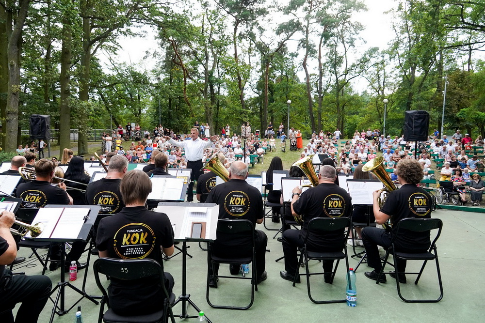 Koncert Orkiestry Dętej PAK KWB Konin w Parku Chopina