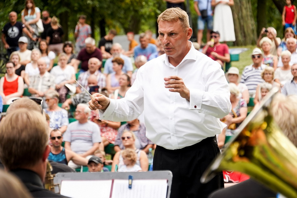 Koncert Orkiestry Dętej PAK KWB Konin w Parku Chopina
