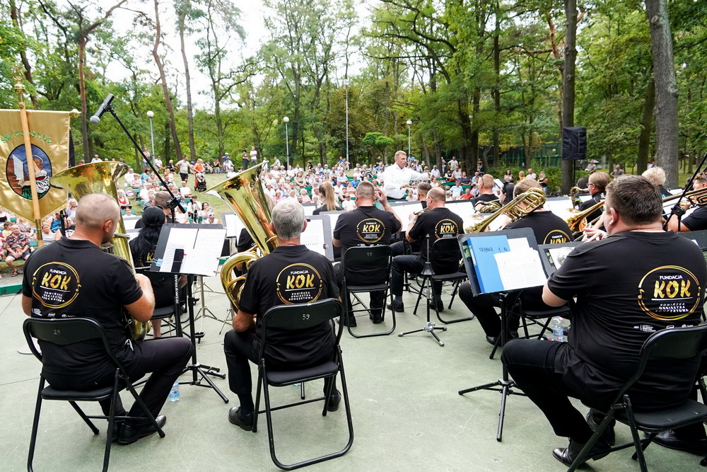 Koncert Orkiestry Dętej PAK KWB Konin w Parku Chopina