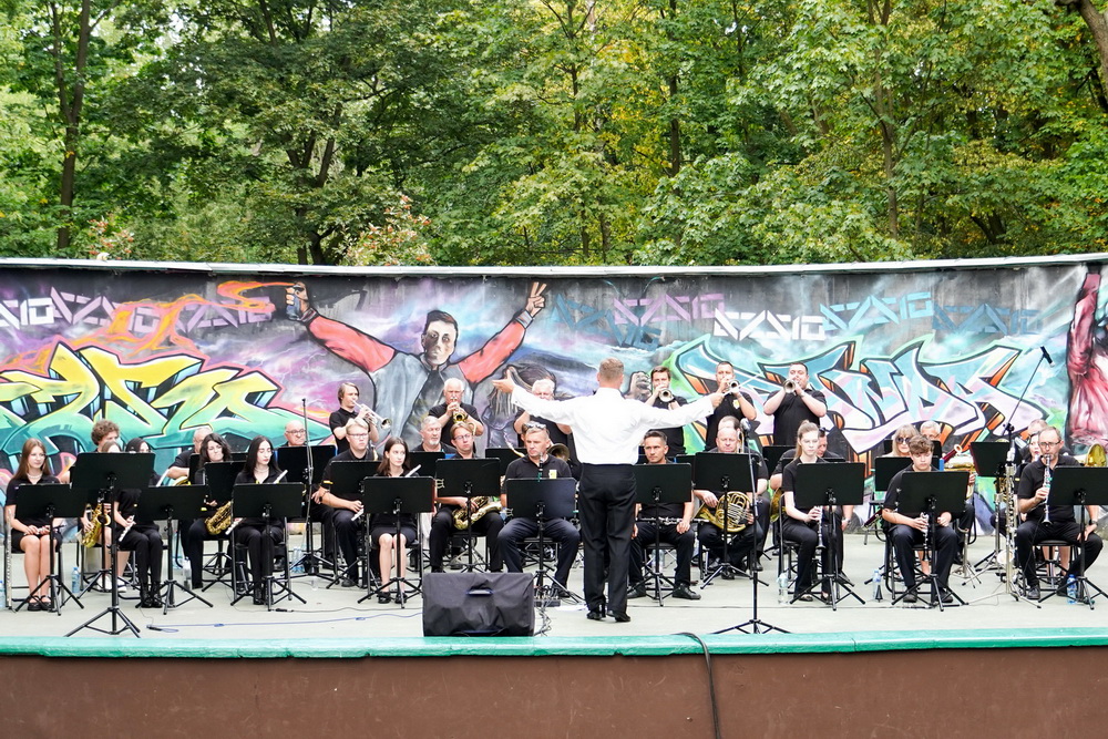 Koncert Orkiestry Dętej PAK KWB Konin w Parku Chopina
