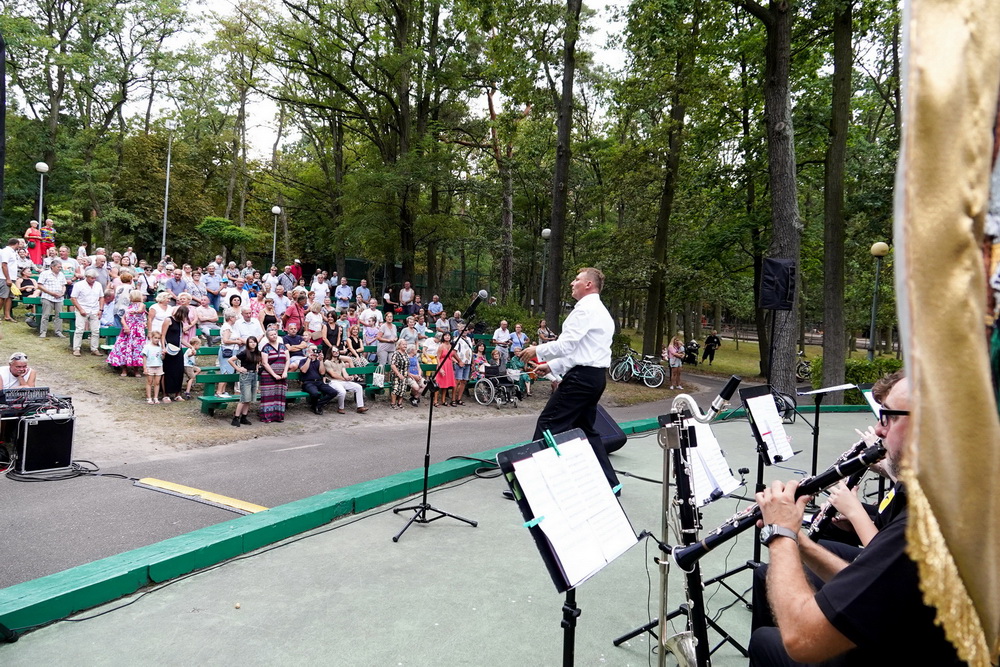 Koncert Orkiestry Dętej PAK KWB Konin w Parku Chopina