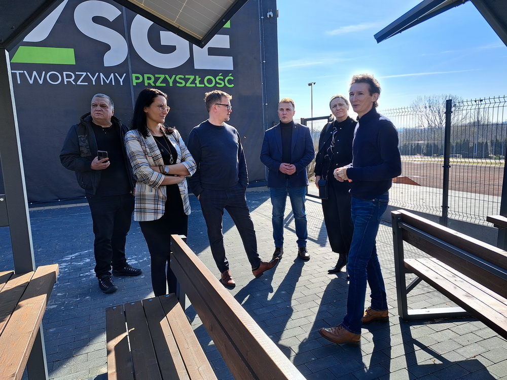 Delegacja z Powiatu Chodzieskiego w Zespole Szkół Górniczo-Energetycznych im. S. Staszica w Koninie – wymiana doświadczeń  i praktyczne inspiracje