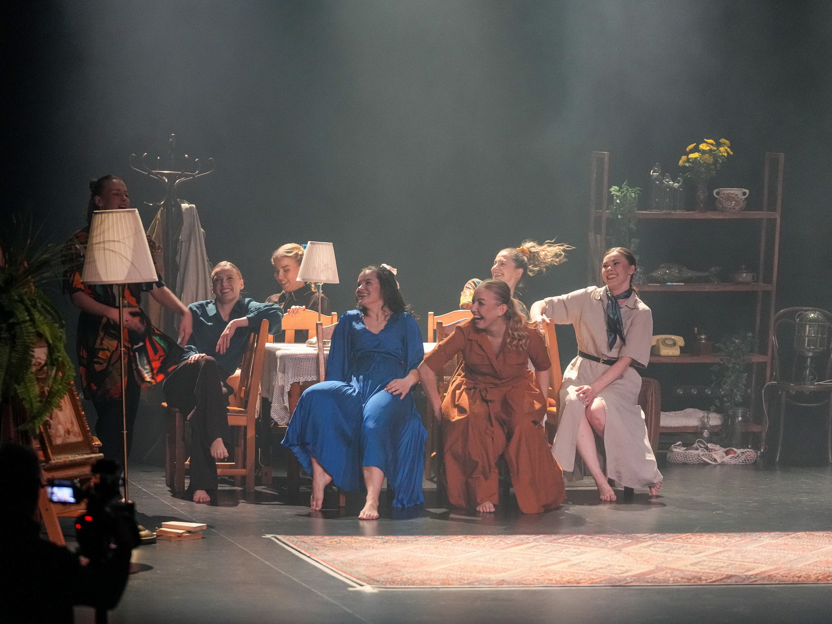 Zdjęcie przedstawia tancerki Konińskiego Teatru Tańca podczas występu