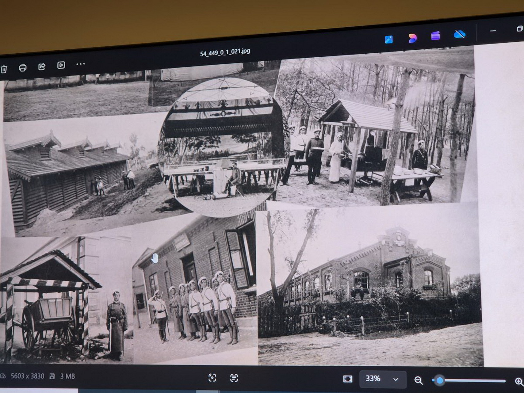 Na zdjęciu widzimy fragment prezentacji albumu fotograficznego 13(5) Kargopolskiego Pułku Dragonów