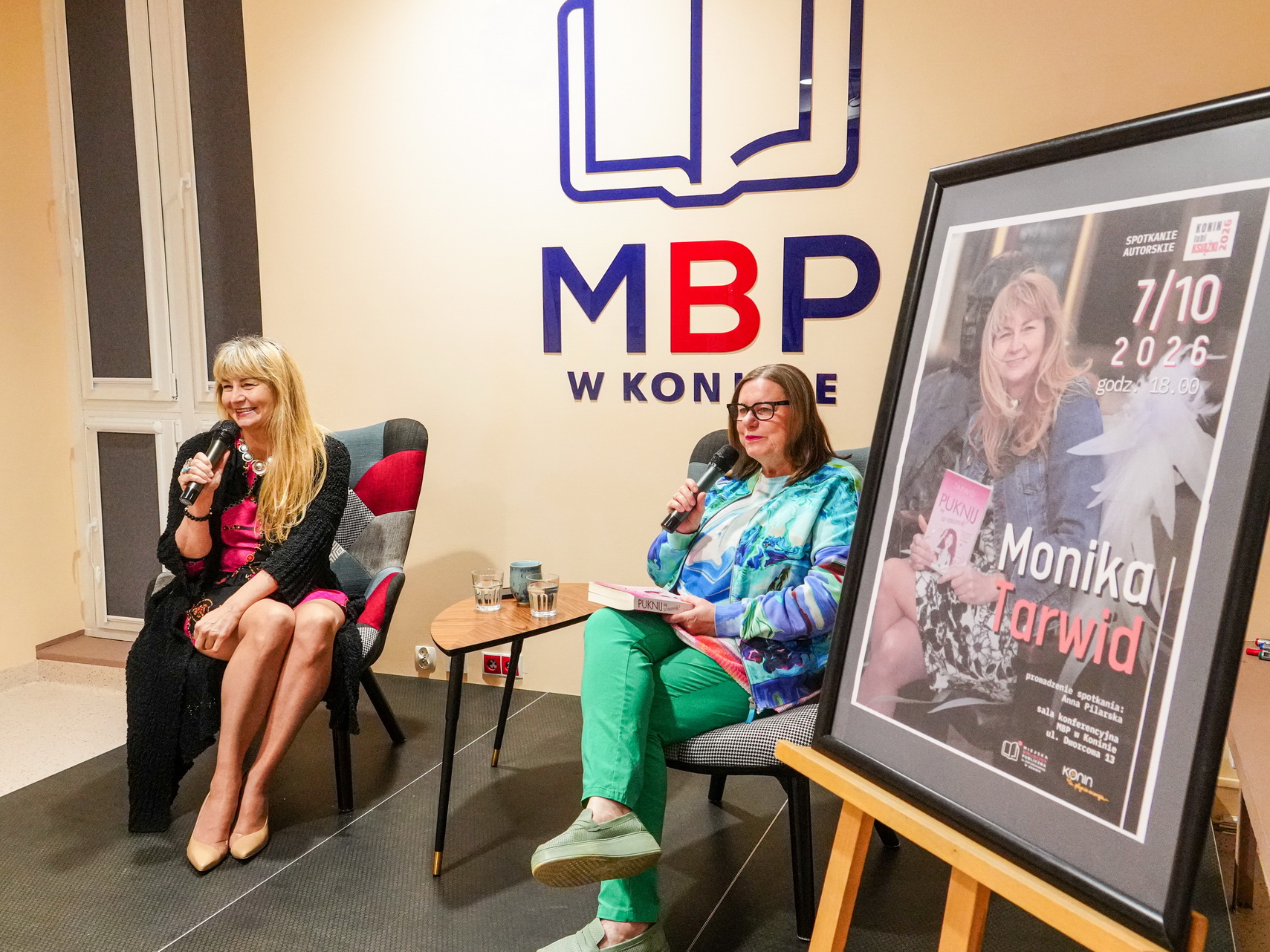 Na zdjęciu widzimy Monikę Tarwid autorkę książek podczas spotkania w Miejskiej Bibliotece Publicznej