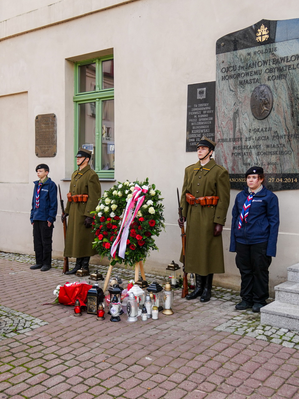 Na zdjęciu widzimy akcję  „Zapal znicz pamięci” w Koninie
